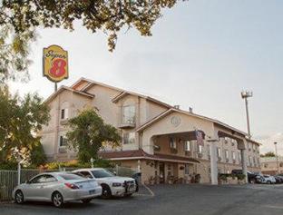 Foto 2: Super 8 by Wyndham San Antonio/Fiesta
