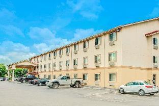 Foto 9: Super 8 by Wyndham San Antonio/Fiesta