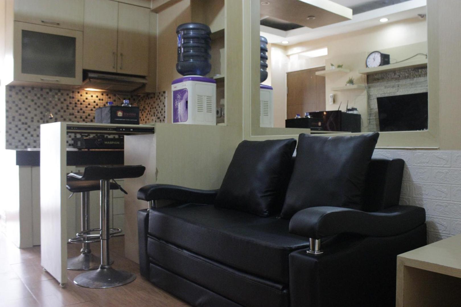 Private & Stylish 2BR at Gateway Apartment Ahmad Yani Cicadas By Travelioの写真6