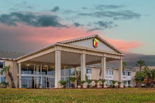 Super 8 by Wyndham Biloxi at the Beach photo 3