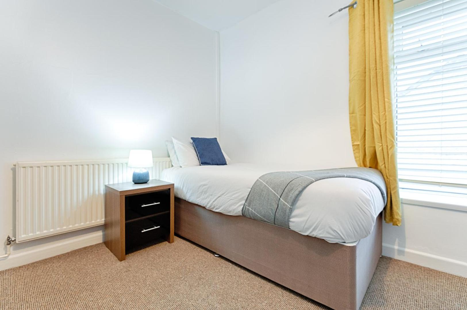 Billede 6: Contractor Base - TVs in Rooms - M4 Nearby