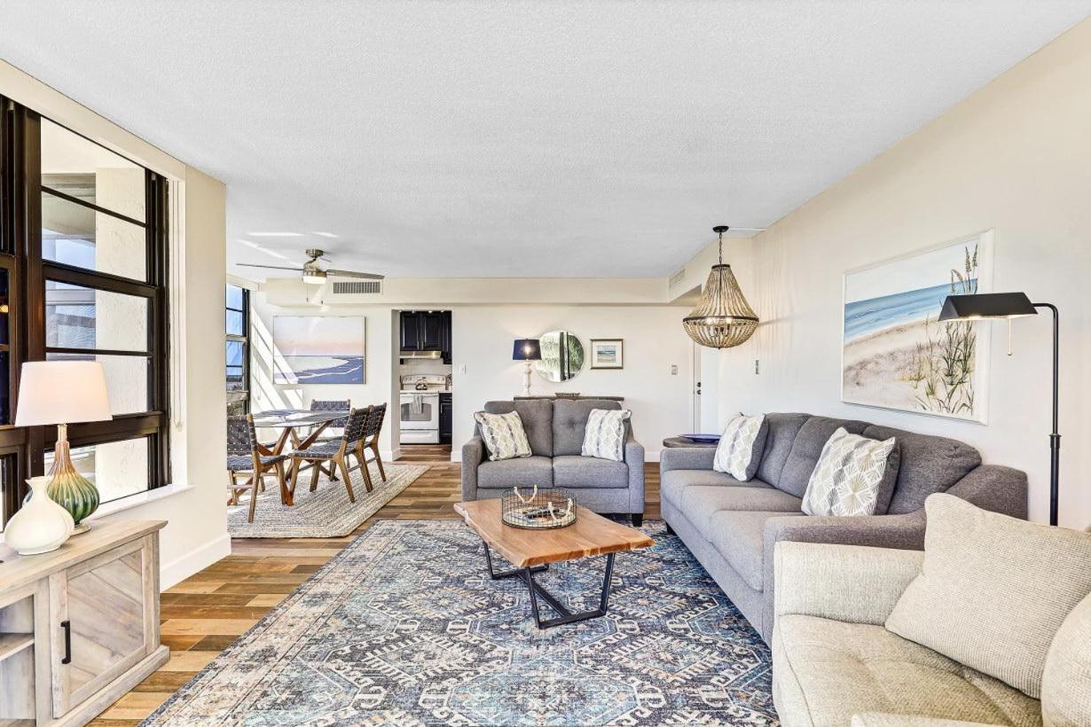 Fotografie 2: Beachfront condo with wraparound balcony/pool/tennis