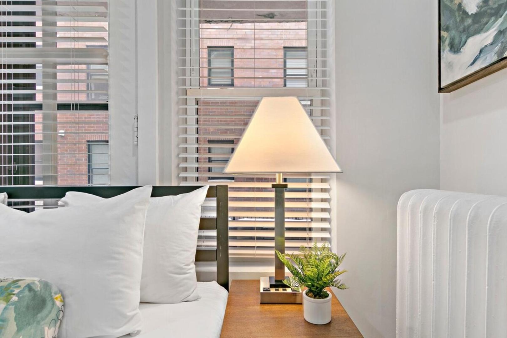 Chic & Updated Studio Apt in East Lakeview - Barry S1的照片4