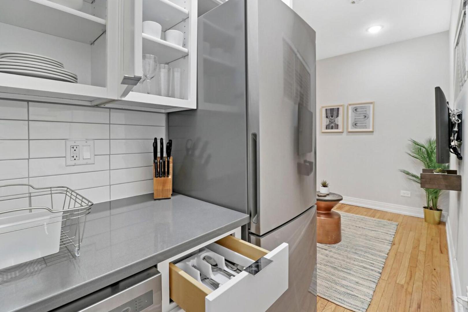 Chic & Updated Studio Apt in East Lakeview - Barry S1的照片8