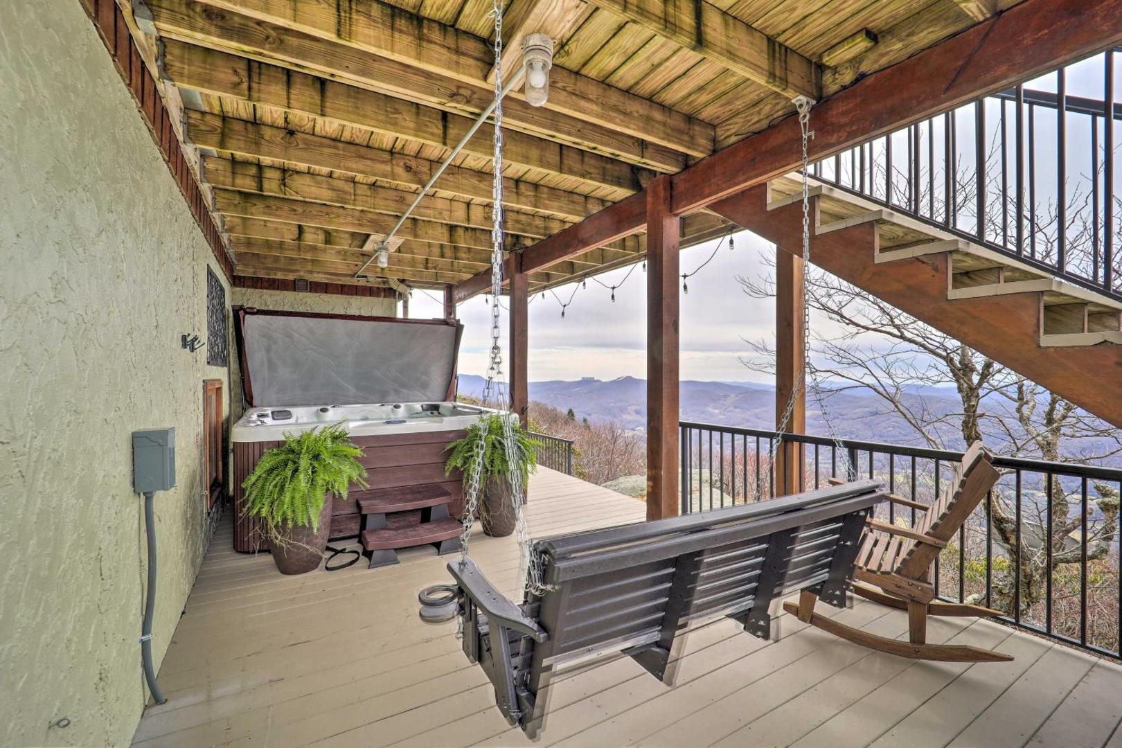 Foto 6: Views & Hot Tub! Beech Mtn 'Sky Barn Retreat'