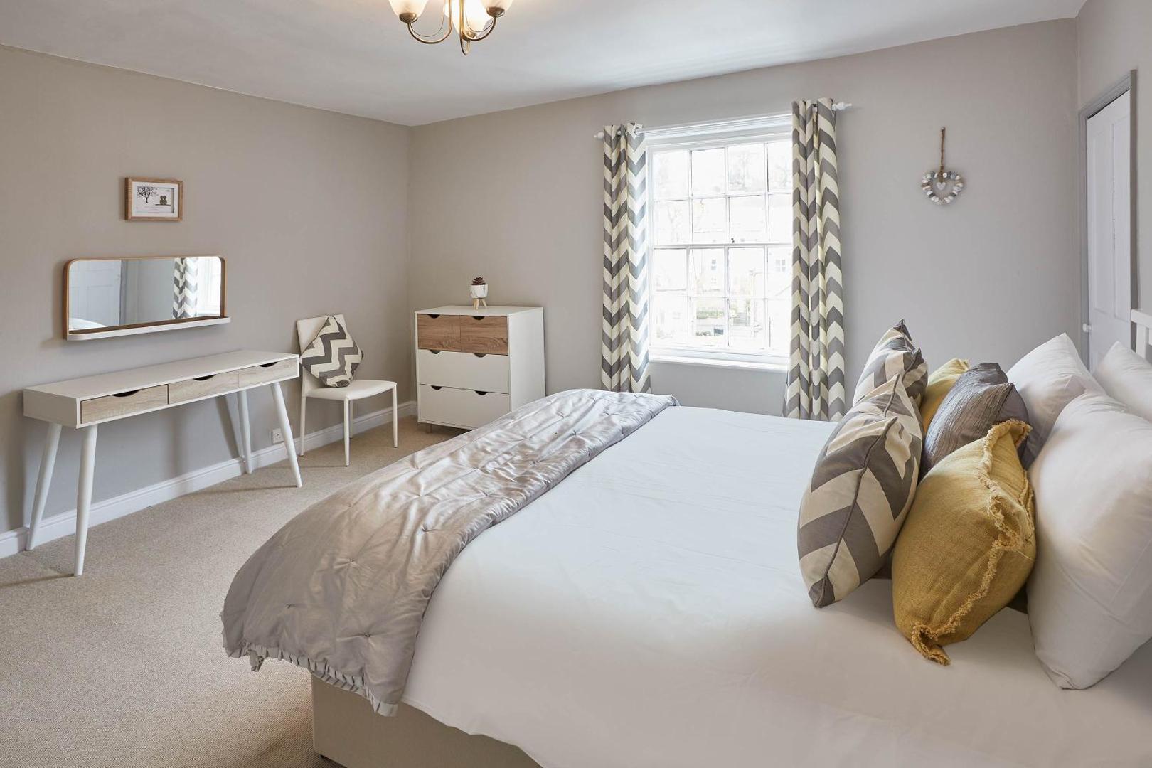 Photo 2 : Host & Stay - Princess Place Townhouse