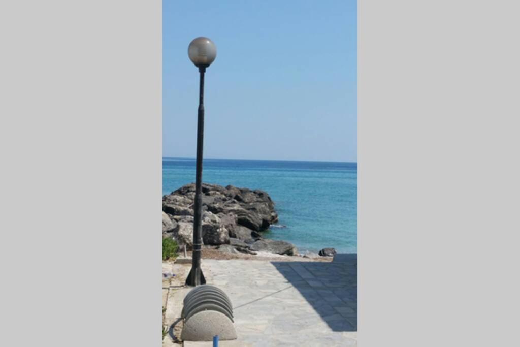 Kuva 10: Studio by the sea