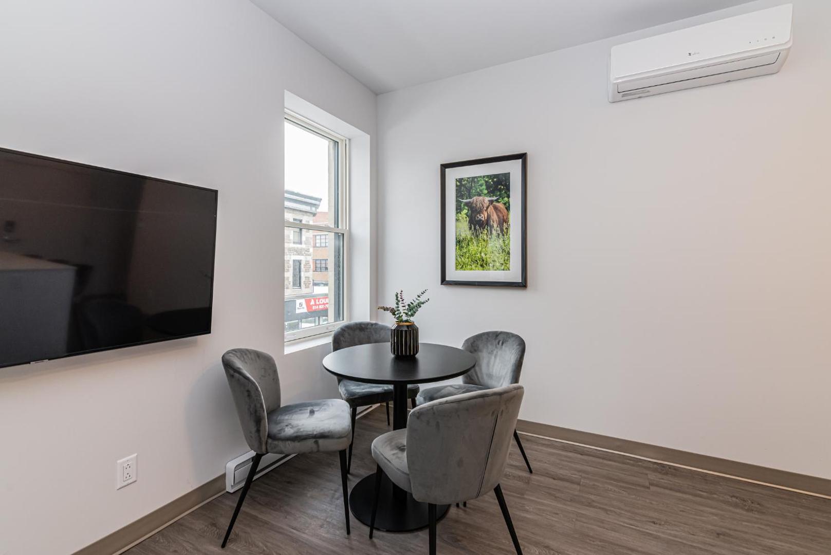 Billede 9: Stylish & Fun 1 Bedroom Apartment in Le Plateau by Den Stays