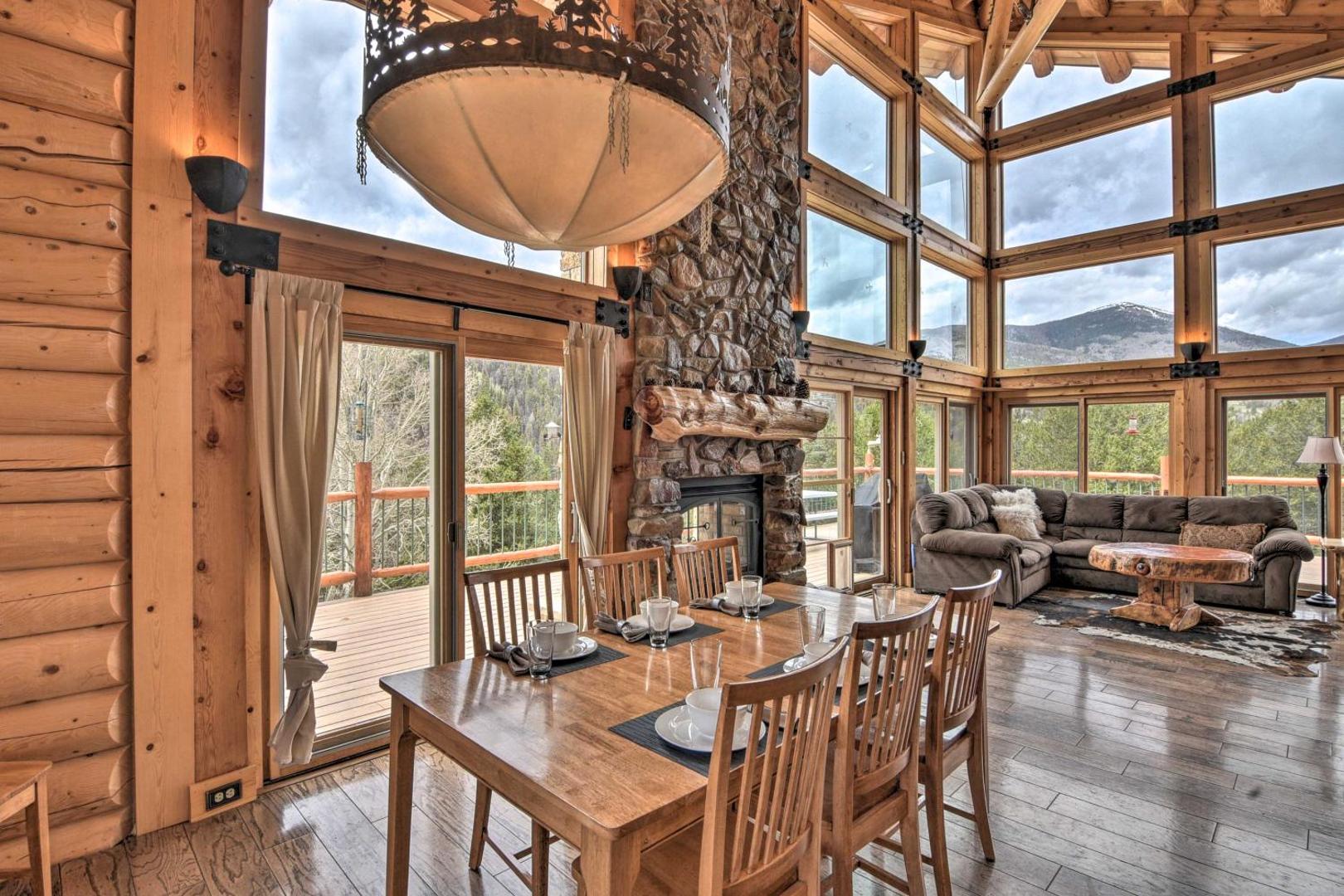 Billede 8: Spacious, Luxe Cabin with Mtn Views, Sauna and More!
