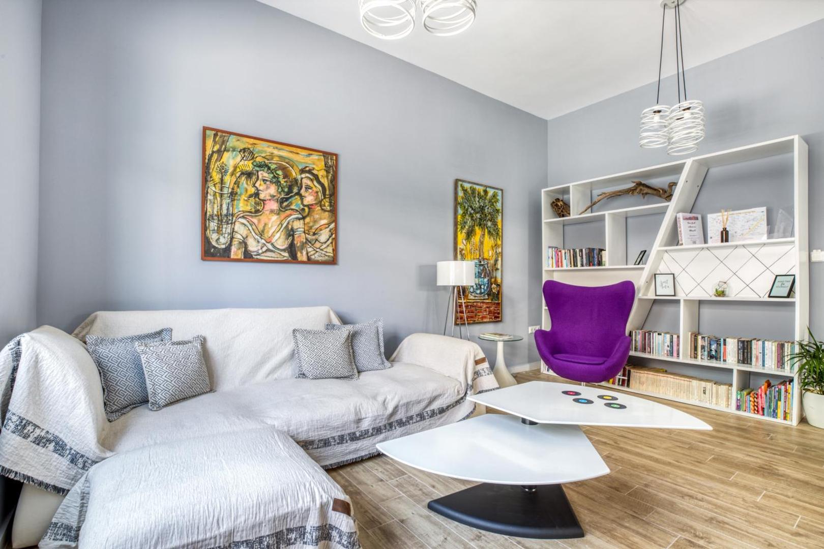 Kuva 3: Spacious flat with courtyard in Peristeri!