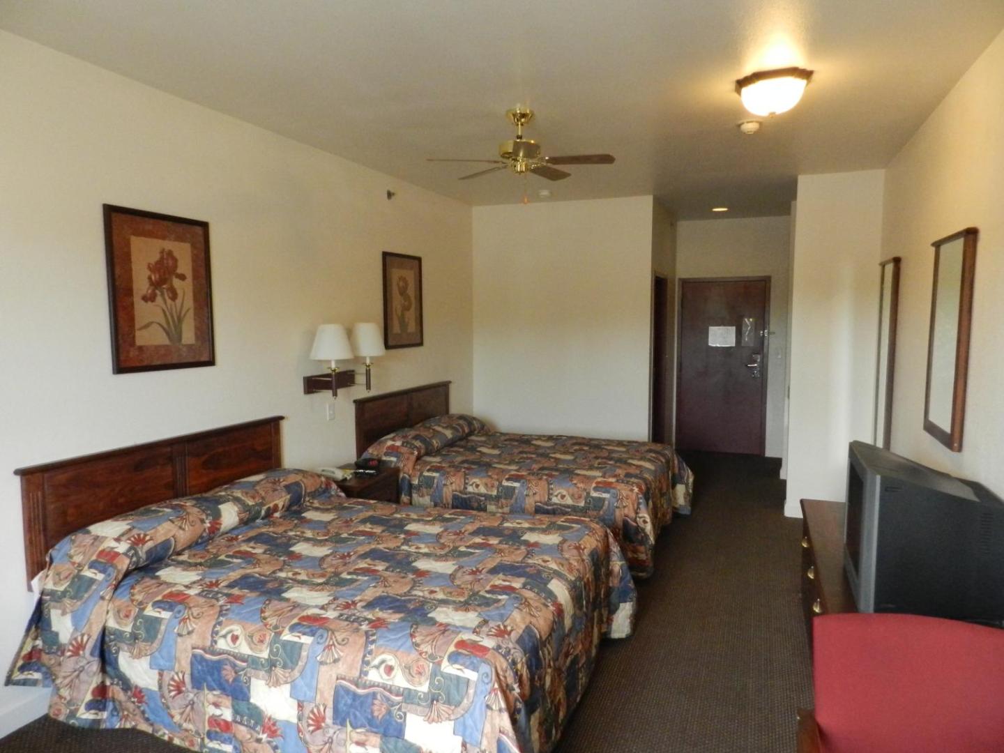 Фотография 10: Super 8 by Wyndham St. Louis Airport