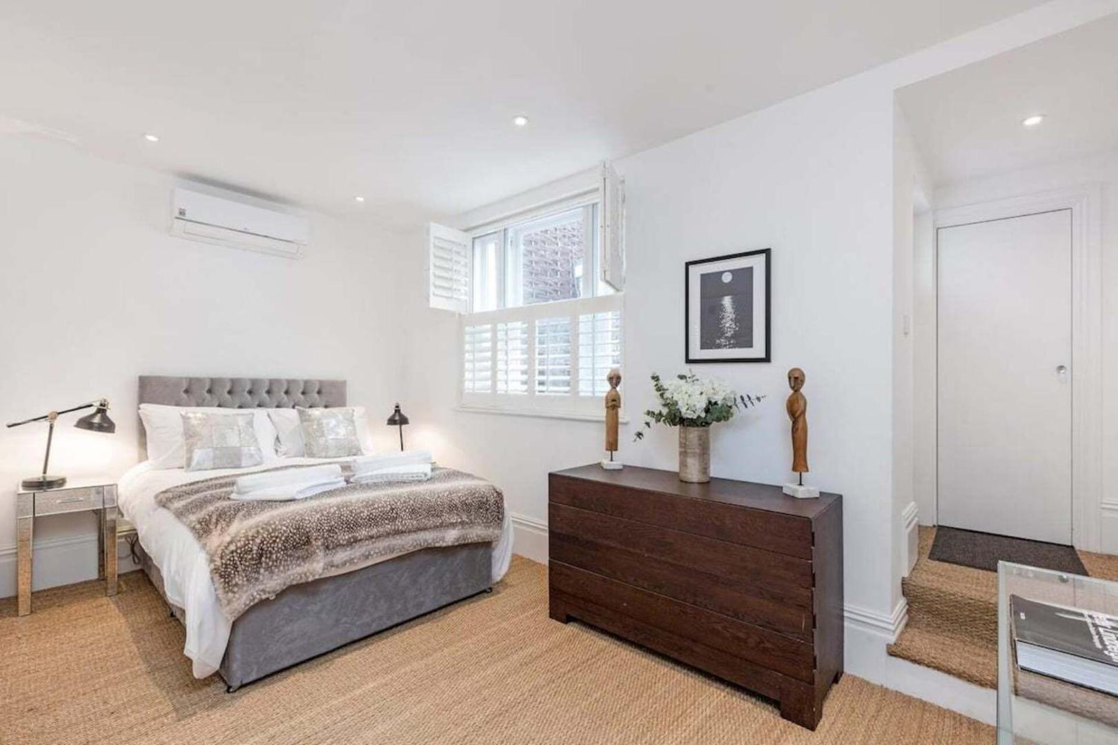 Foto 2: Fulham Broadway 2-Bed Apt w Garden & Pets Ok