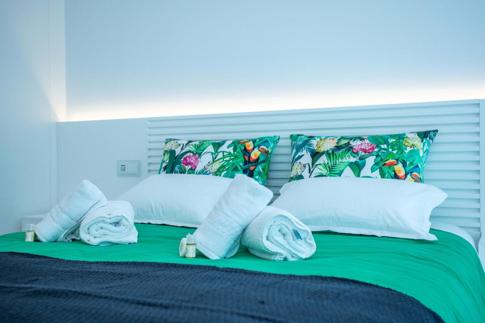 Foto 8: Ocean 52 by Rent4All