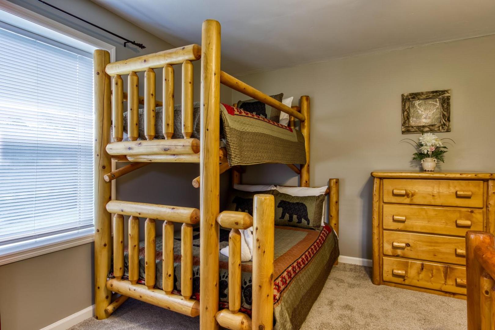 Foto 11: Fun & Games by HoneyBearCabins 2BR/1BA Sleeps 7