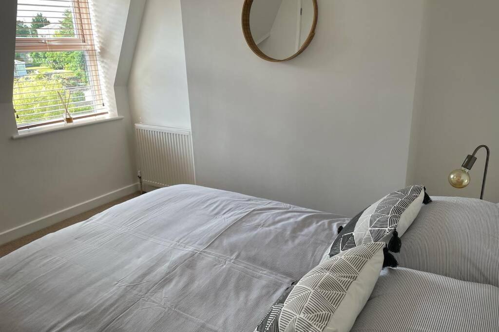 Kuva 5: Apartment with stunning views of Menai Strait.
