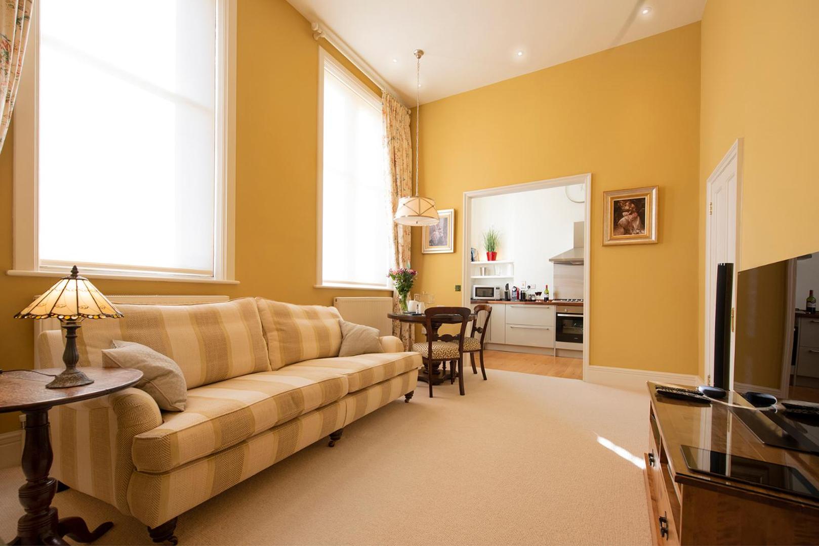 Bild 2: Arkle - Five Star Town Centre Apartment, Cheltenham