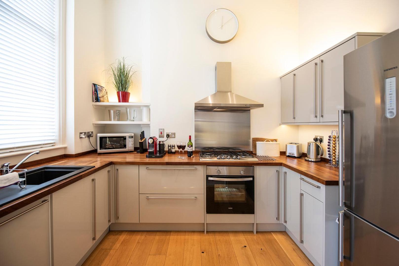 Bild 10: Arkle - Five Star Town Centre Apartment, Cheltenham