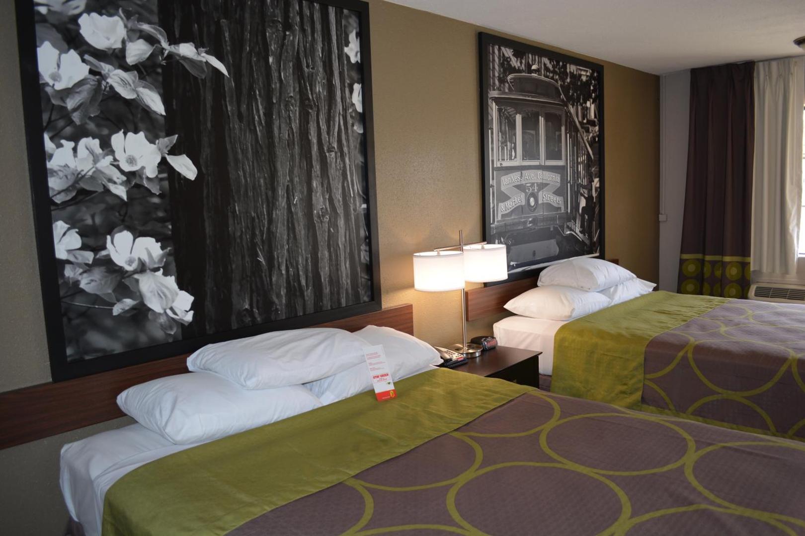 Foto 2: Super 8 by Wyndham Salinas