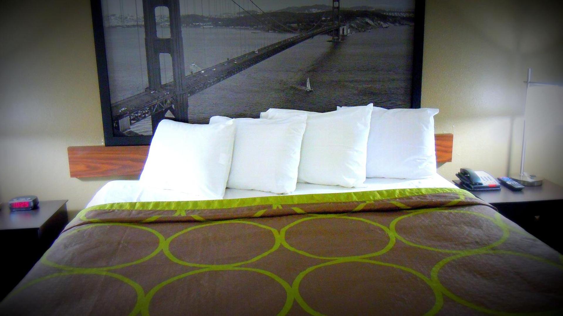 Foto 7: Super 8 by Wyndham Salinas