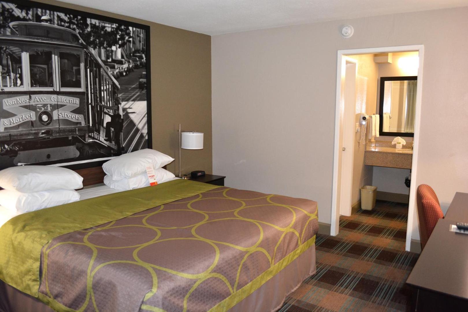 Foto 8: Super 8 by Wyndham Salinas