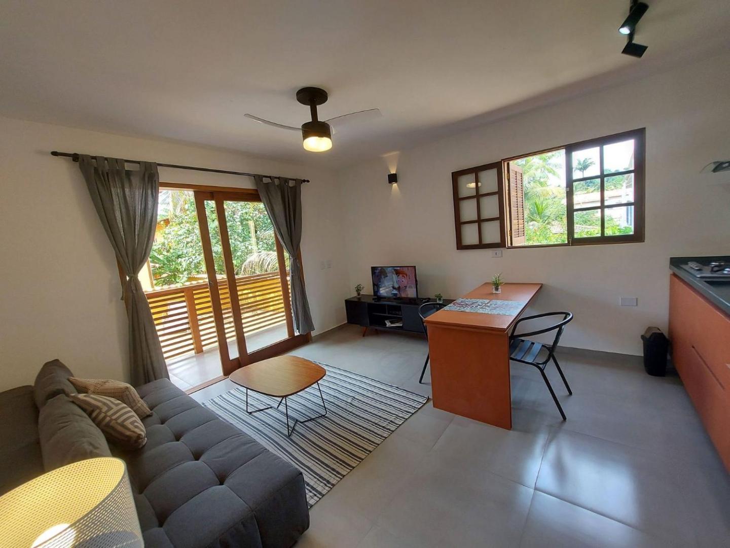 Foto 3: Cotia - Novo Flat com Piscina, 50mts da praia, churrasqueira privativa, ar con, wi-fi, netflix, garagem