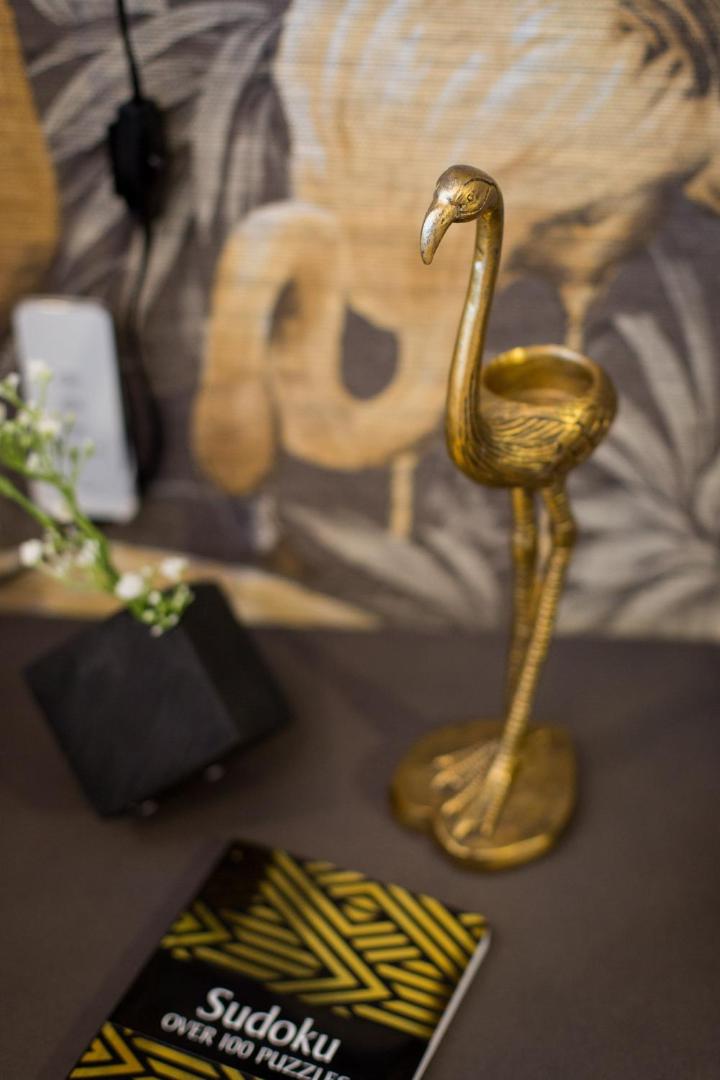Φωτογραφία 9: Fun & Funky Little Italy Studio with Full Kitchen by Den Stays