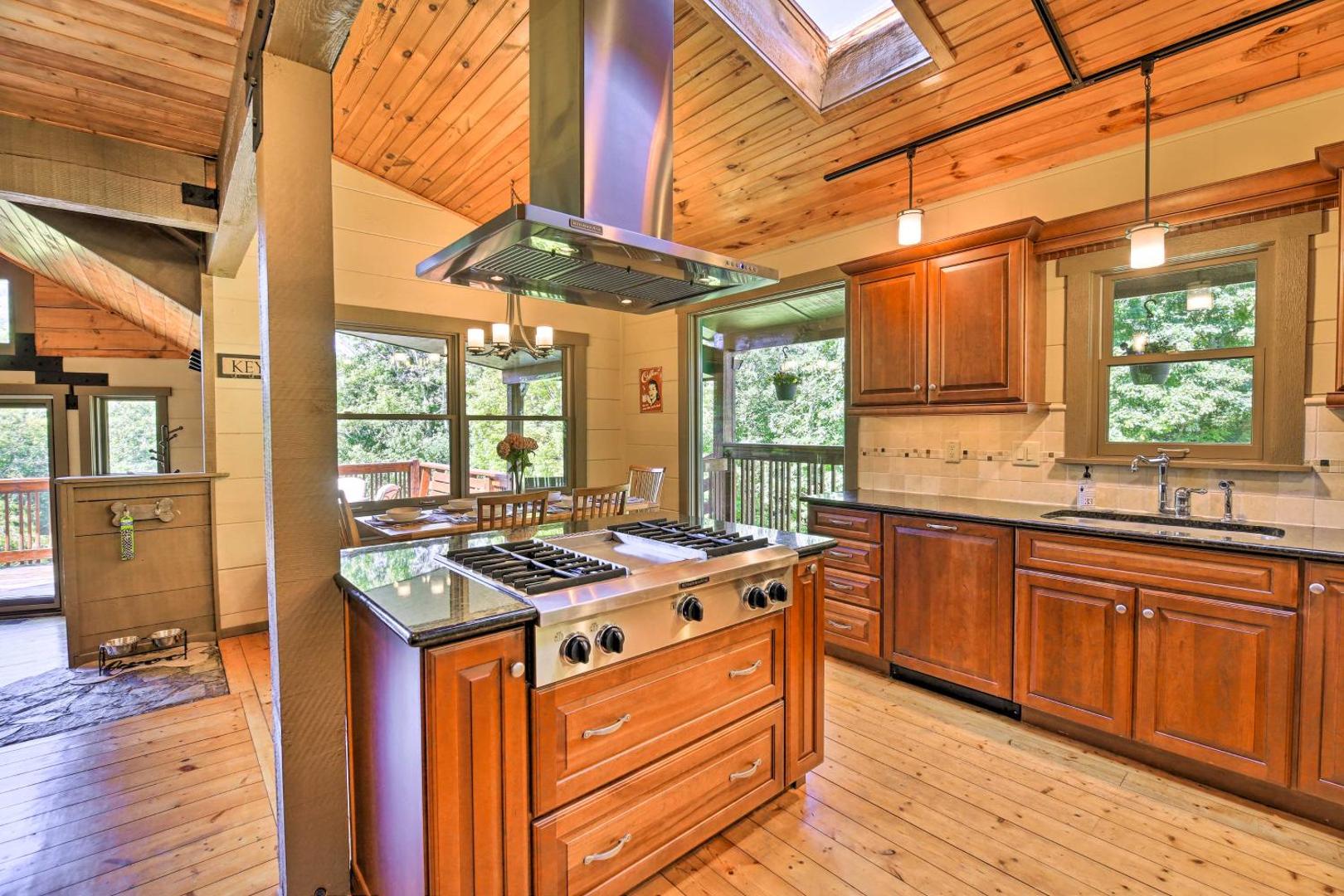 Kuva 10: Family Cabin w/ Fire Pit, 9 Mi to Sugar Mtn Slopes