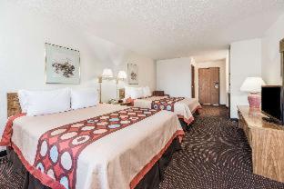 Super 8 by Wyndham Du Quoinの写真4