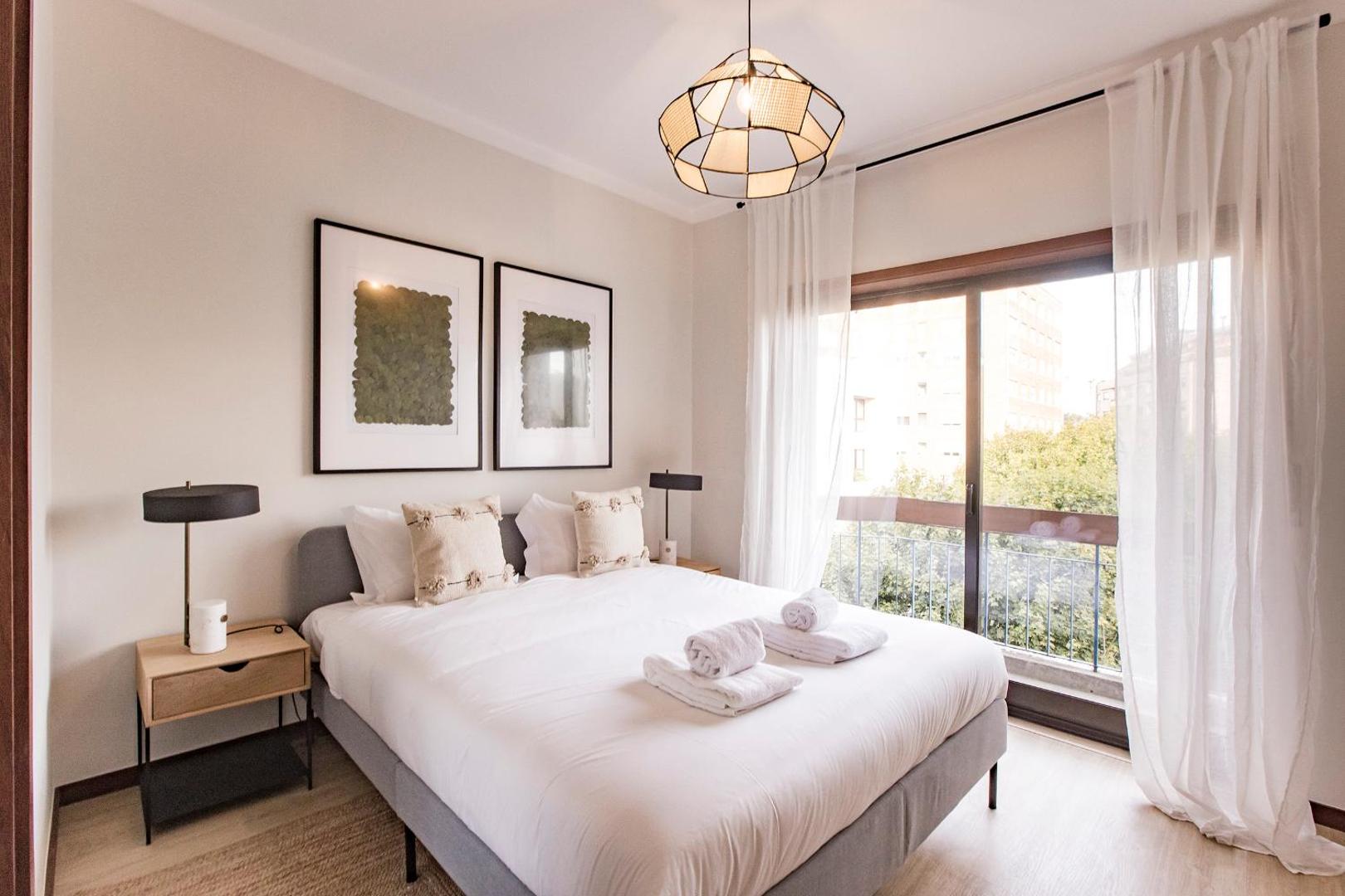Kuva 7: 2BR Flat in Bonfim w/ AC & Balcony by LovelyStay