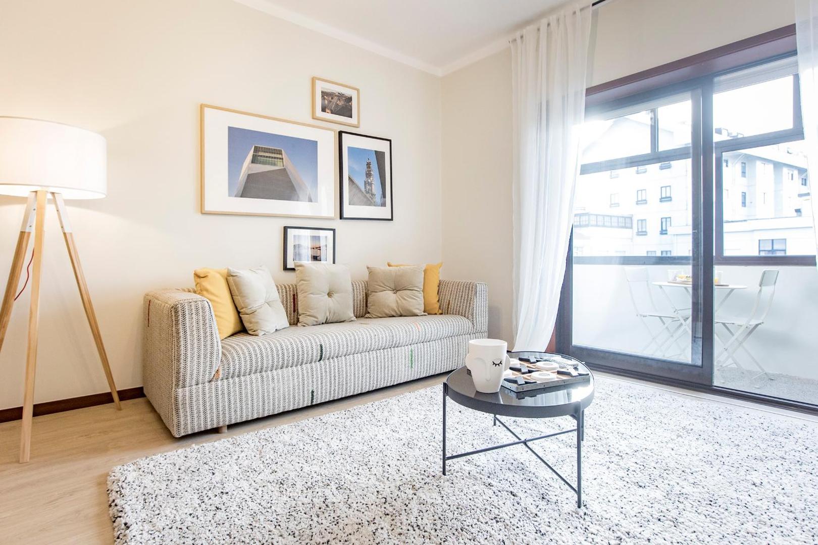 Kuva 2: 2BR Flat in Bonfim w/ AC & Balcony by LovelyStay