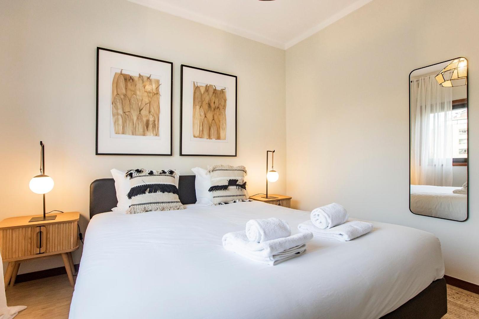 Kuva 3: 2BR Flat in Bonfim w/ AC & Balcony by LovelyStay