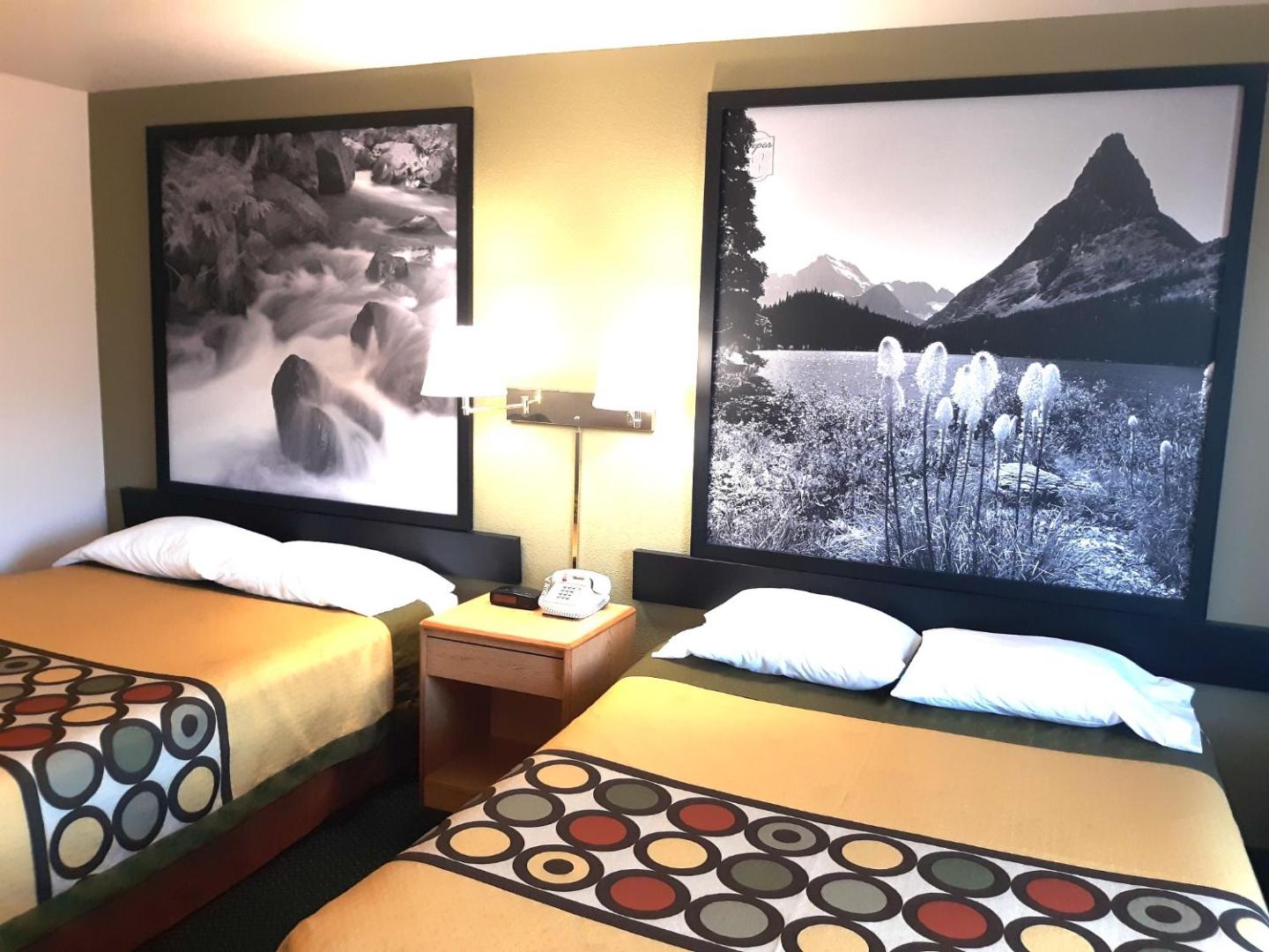 Super 8 by Wyndham Hamilton photo 10