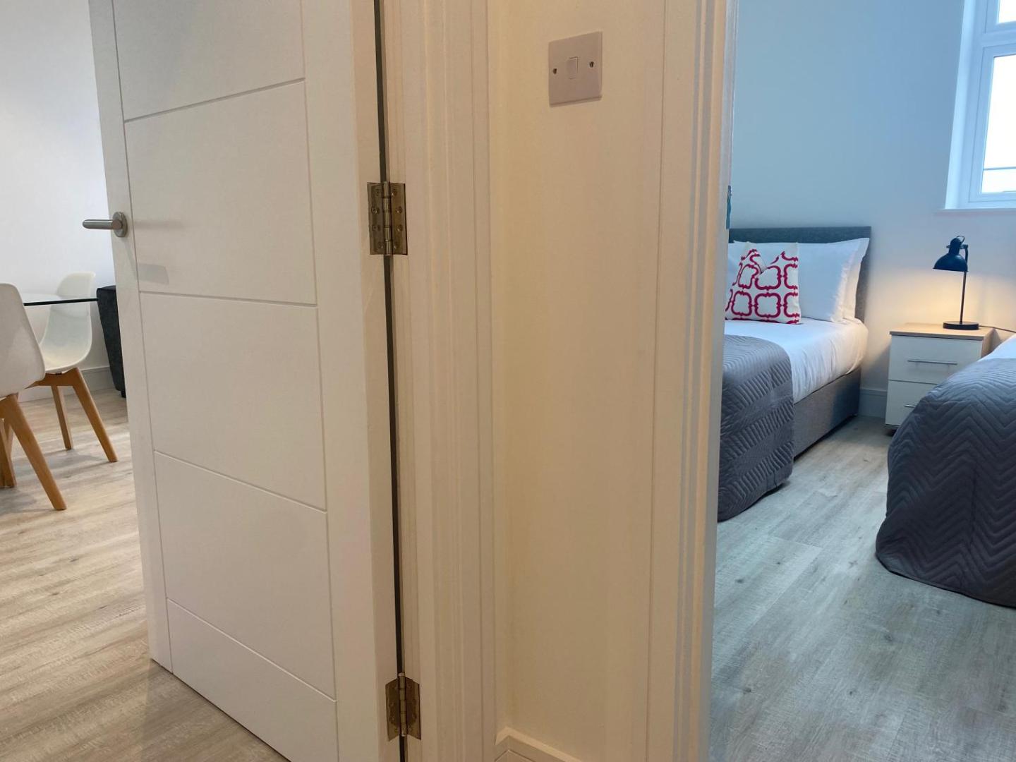 Fotografie 8: Peak at Fleet Heights Apartment Four