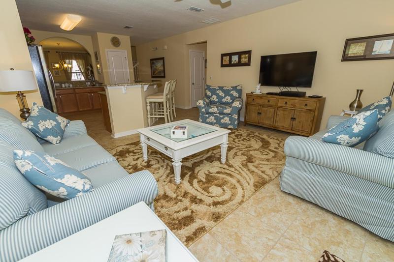 Foto 8: Extended Pool Deck - South Facing - Pool & Spa - Game Room - Family Friendly - Nr Disney