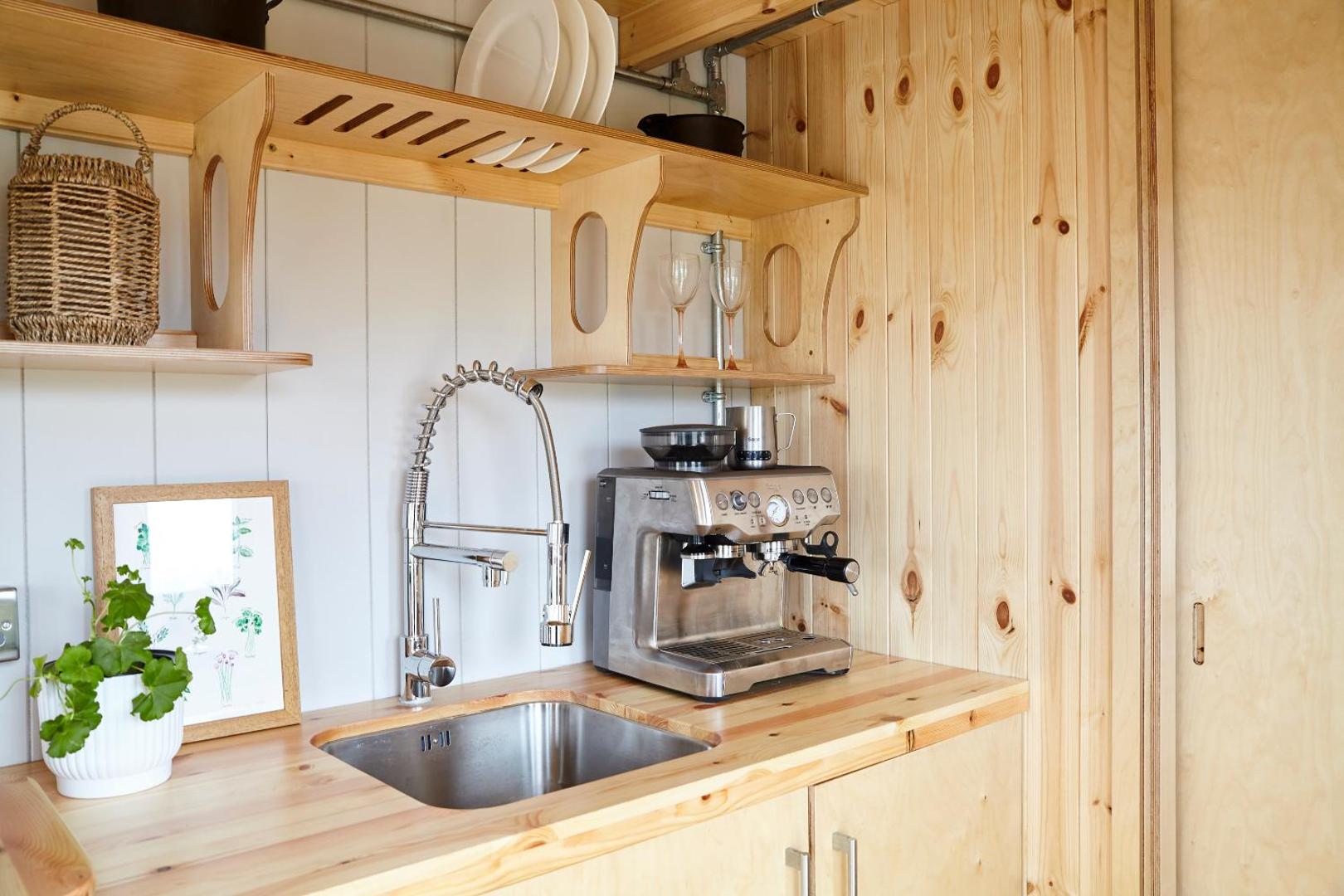 Billede 10: Aileen - Unique tiny house with wood fired roll top bath in heart of the Cairngorms