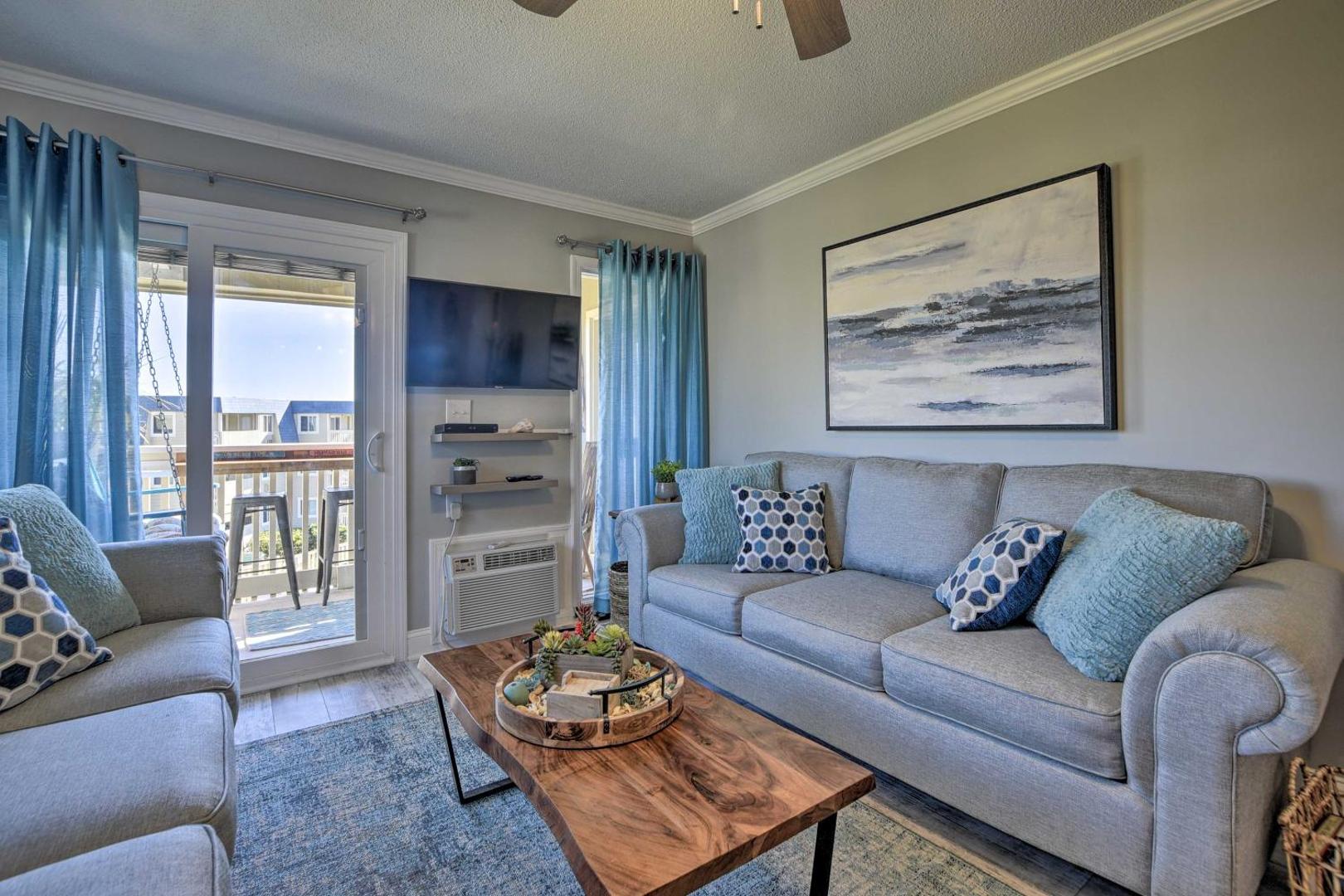 Zdjęcie 3: Beachfront Condo w/ Balcony: Walk to Apache Pier