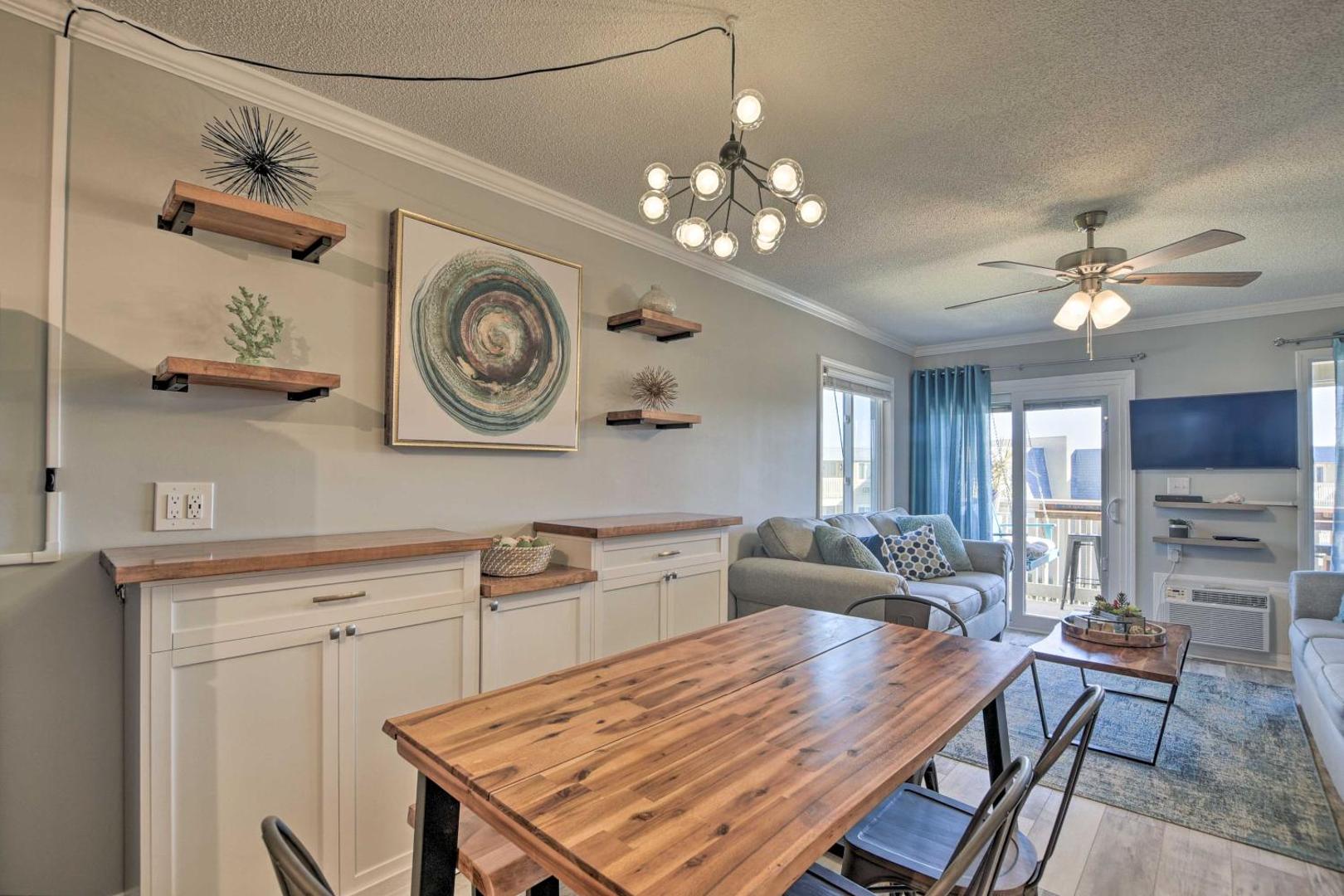 Zdjęcie 9: Beachfront Condo w/ Balcony: Walk to Apache Pier