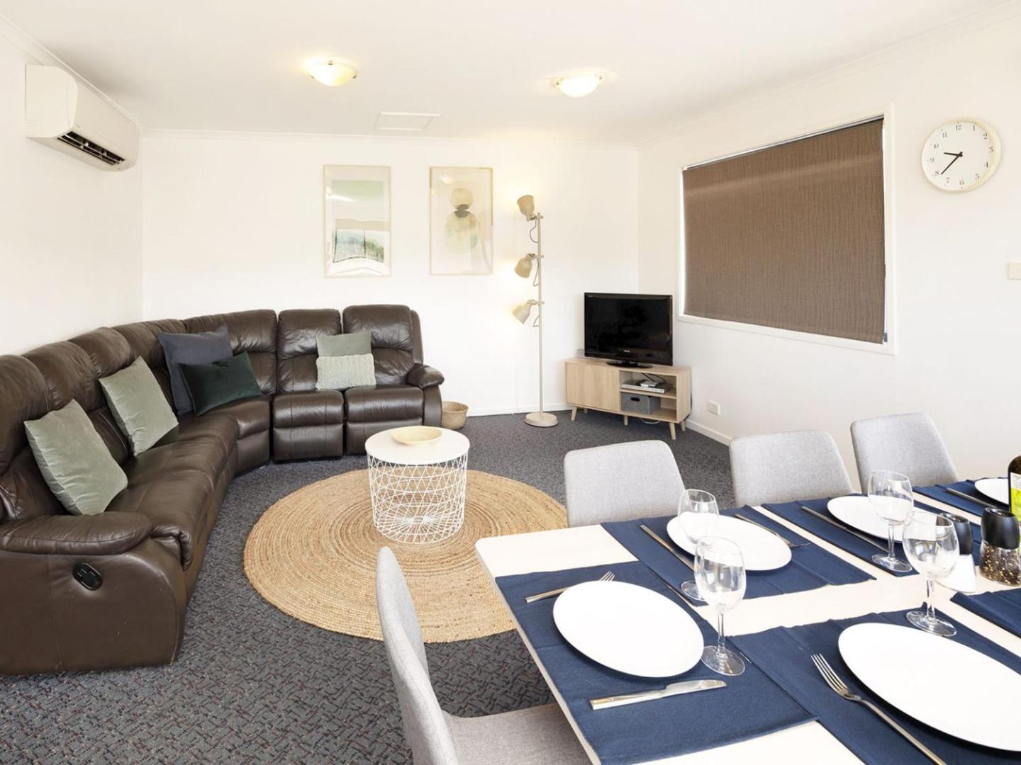 Bild 3: Silvertrees 5 - Central 3BR Townhouse l Lake Views l Spa l BBQ l WiFi