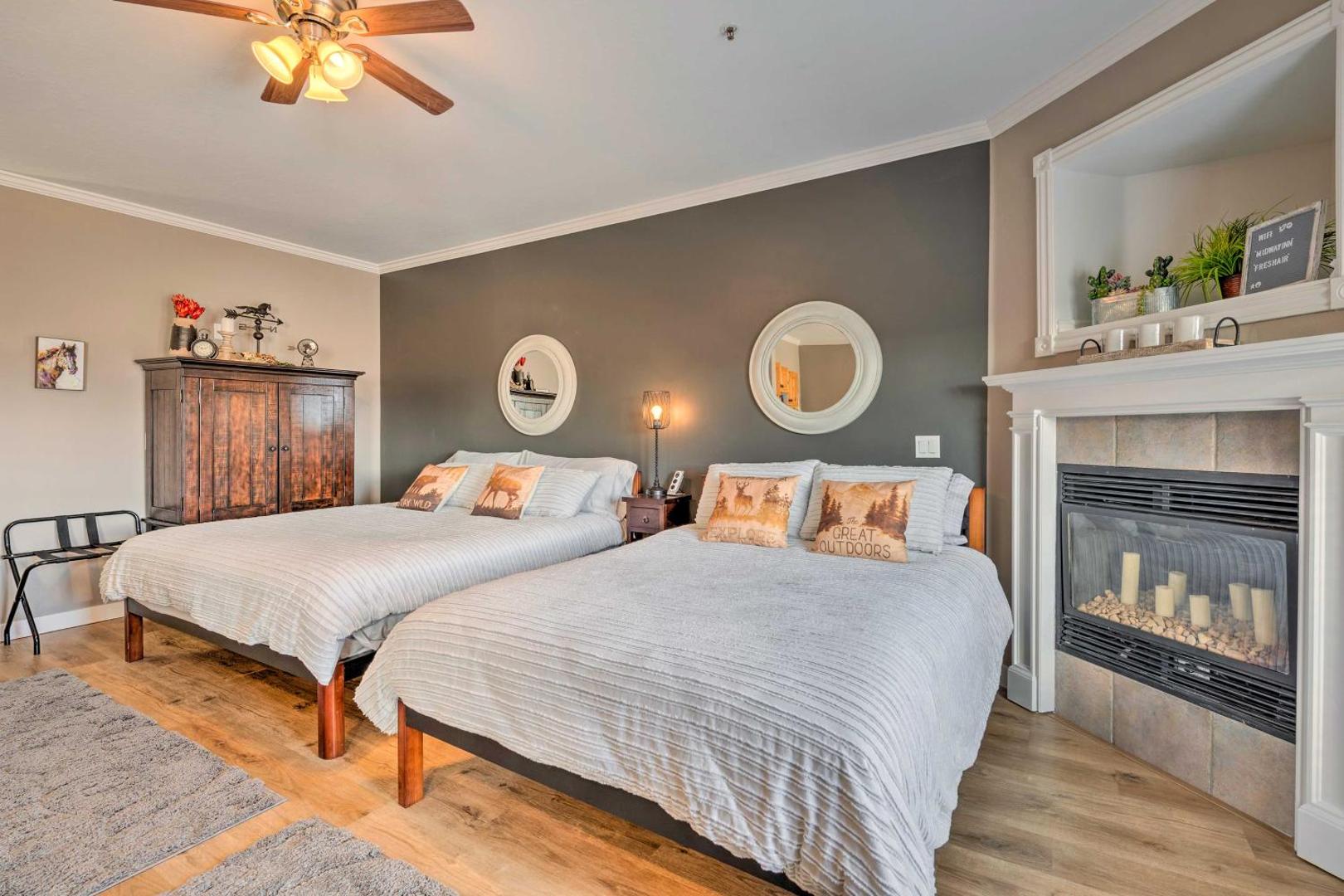 Foto 2: Large, Cozy Midway Studio with Mountain Views!
