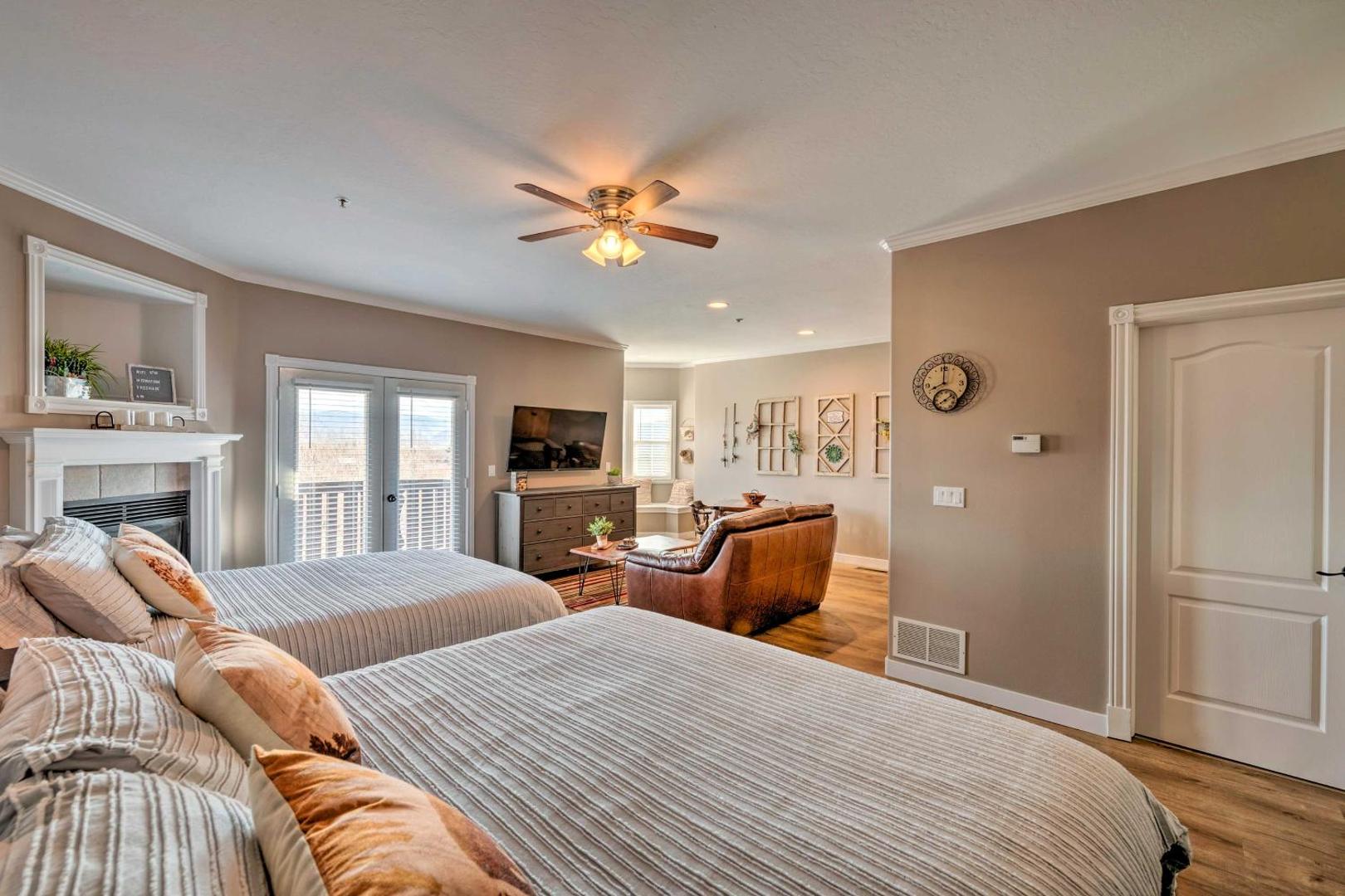 Foto 6: Large, Cozy Midway Studio with Mountain Views!