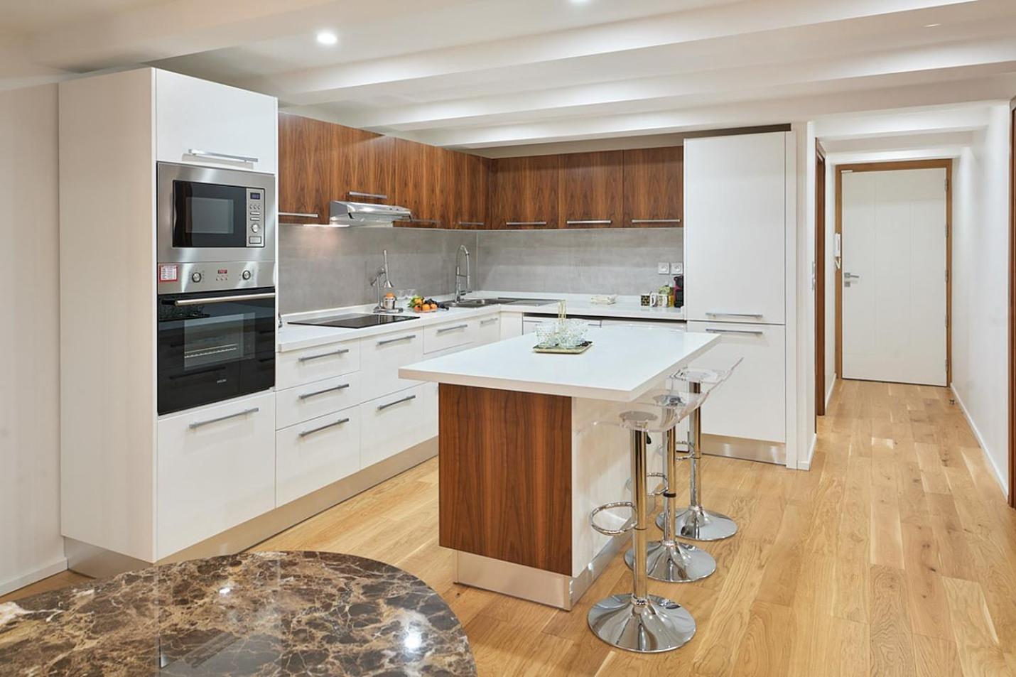 Foto 2: Sunlight Properties - Palme D Or - 2 Bedrooms, modern holiday rental apartment, hyper central