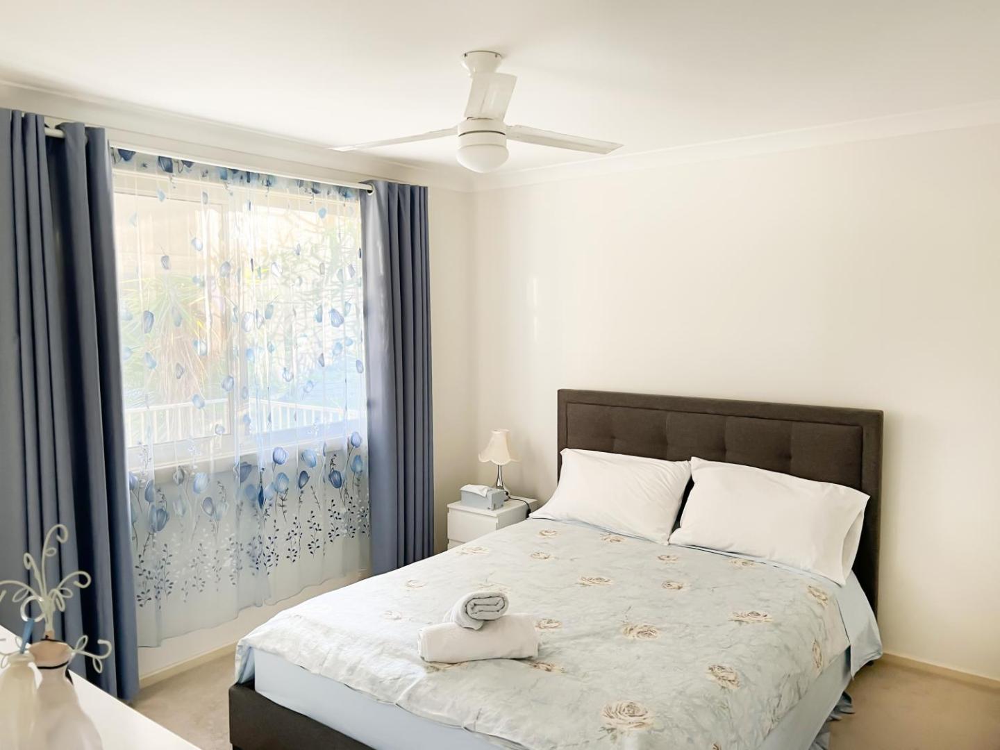 Bilde 10: Bright & Beautiful Home On The Hills!
