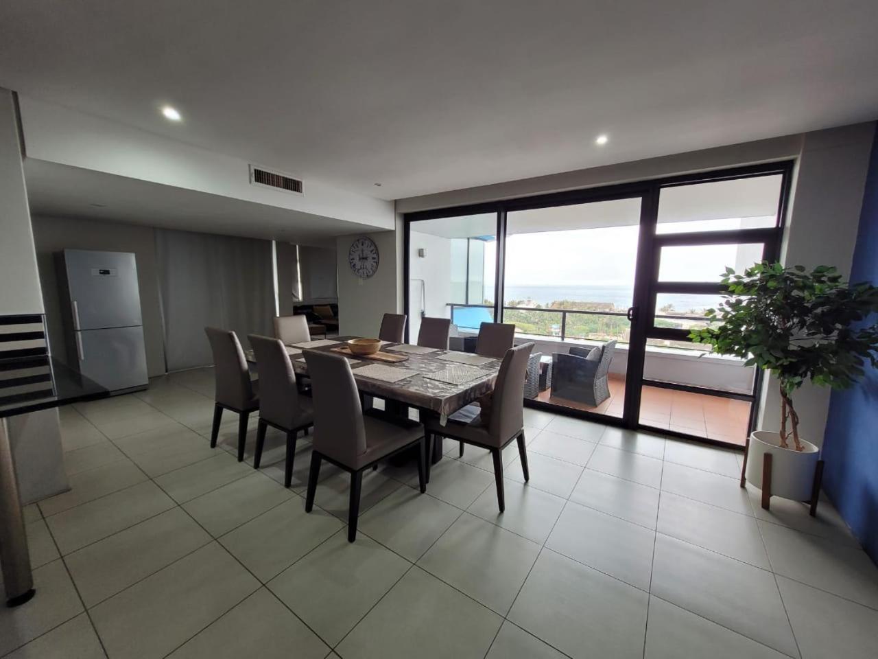 Photo 3 : Exquisite 6 Sleeper - With Sea Views across Ushaka