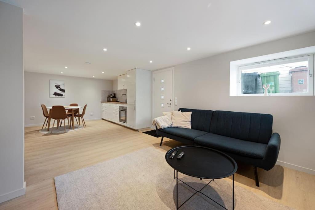 Zdjęcie 3: Practical Basement Apt with all home comforts close to City Centre