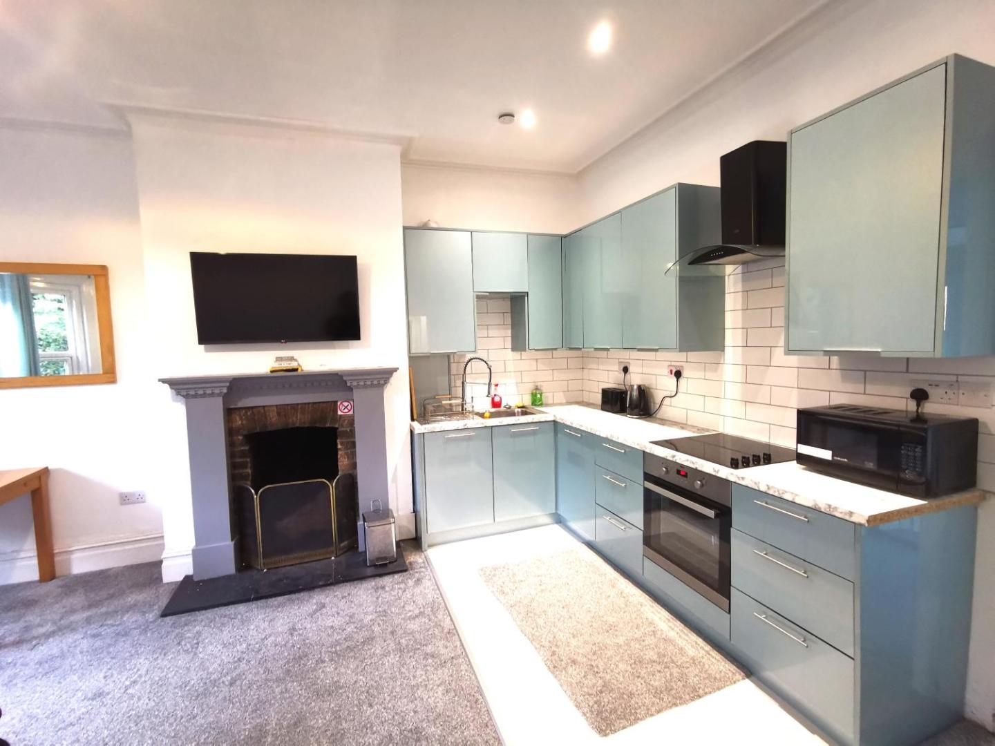 Foto 3: Flat-B, 4 Adults, 20 mins to Beach, Netflix, Wifi, Sleeps 4 Adults