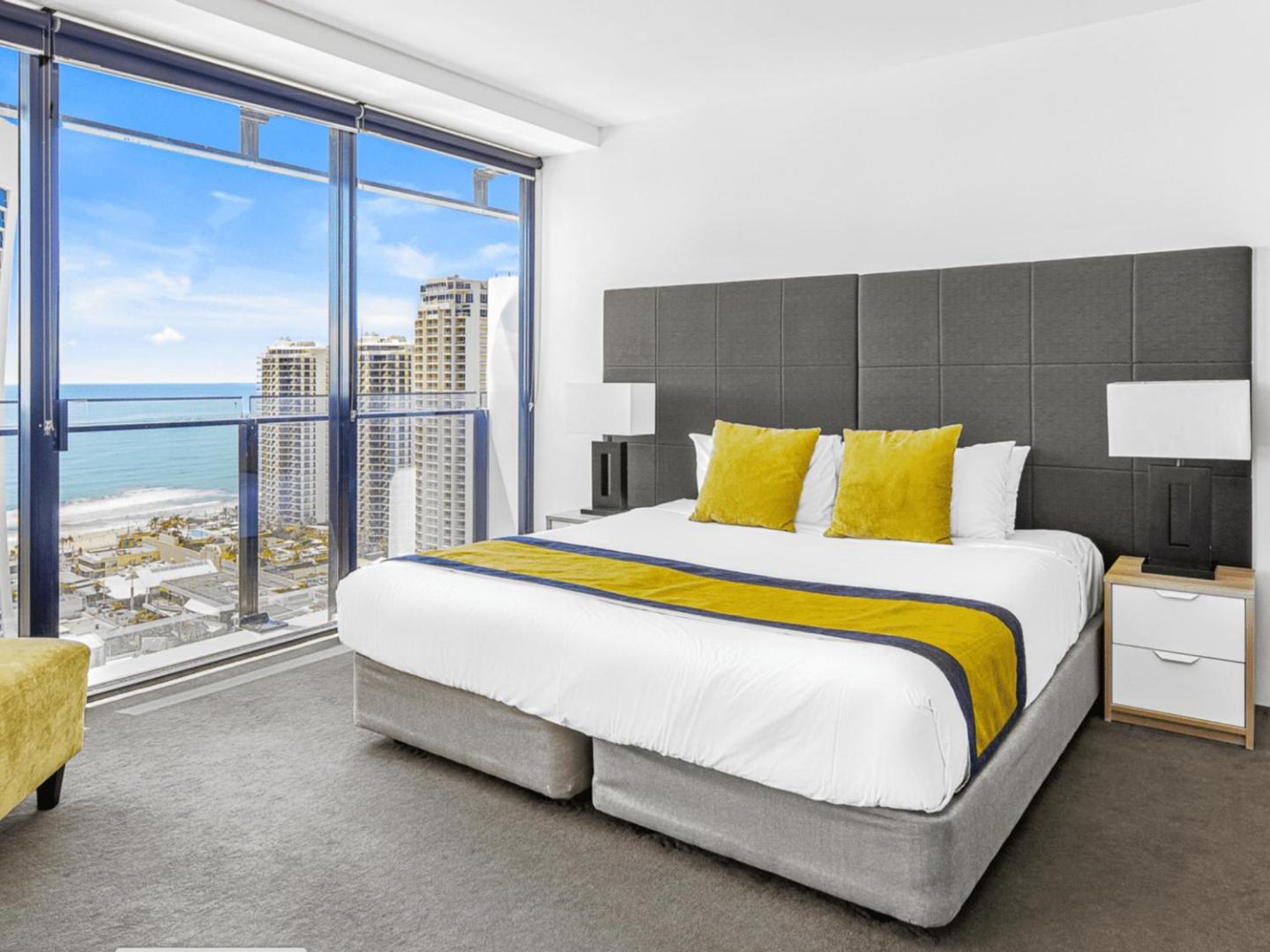 Circle on Cavill 25th Floor with Ocean Views - CoastHM photo 8