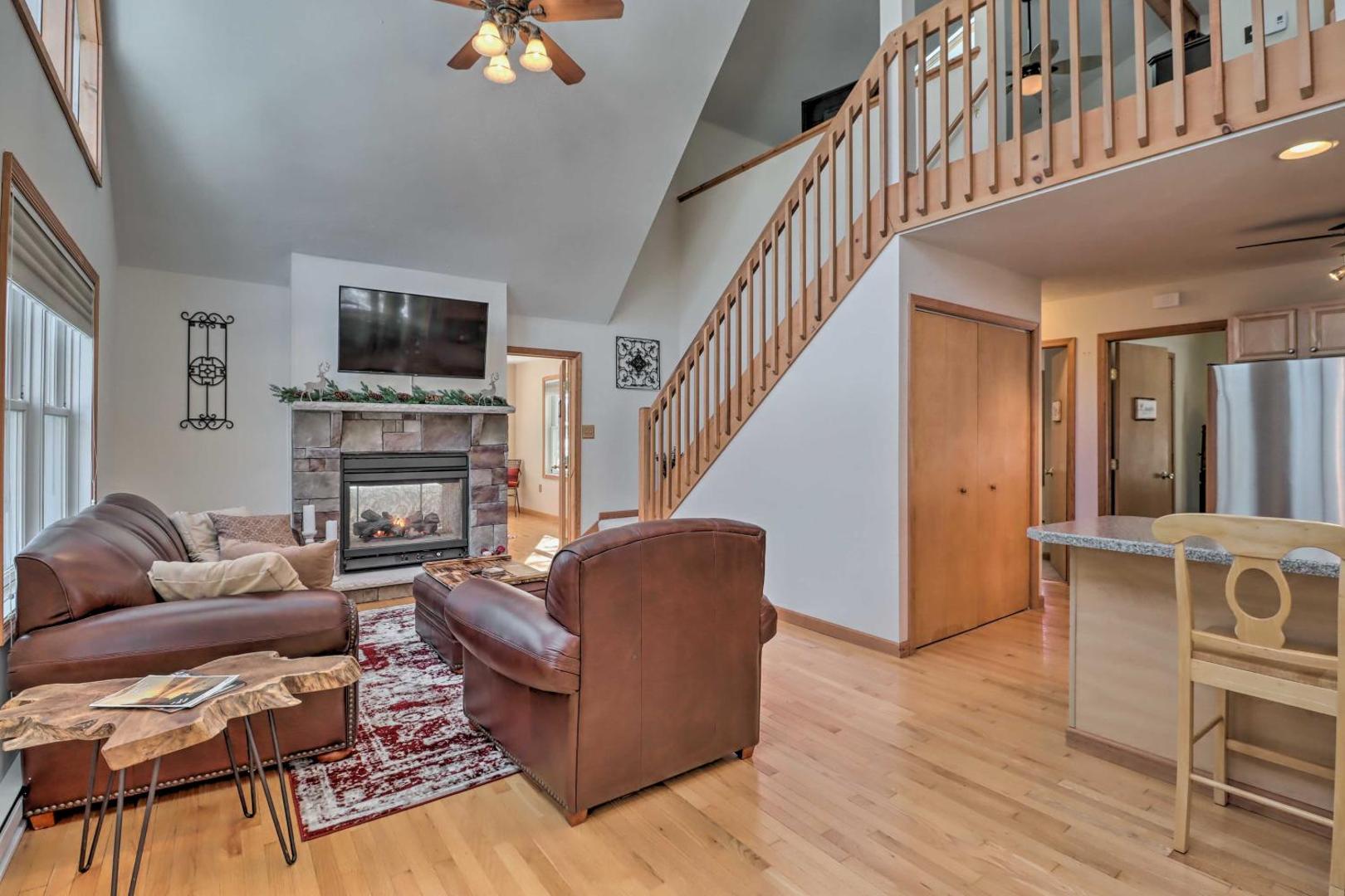 Fotografie 5: Deck, Pool, Trails Access: Pocono Family Home!
