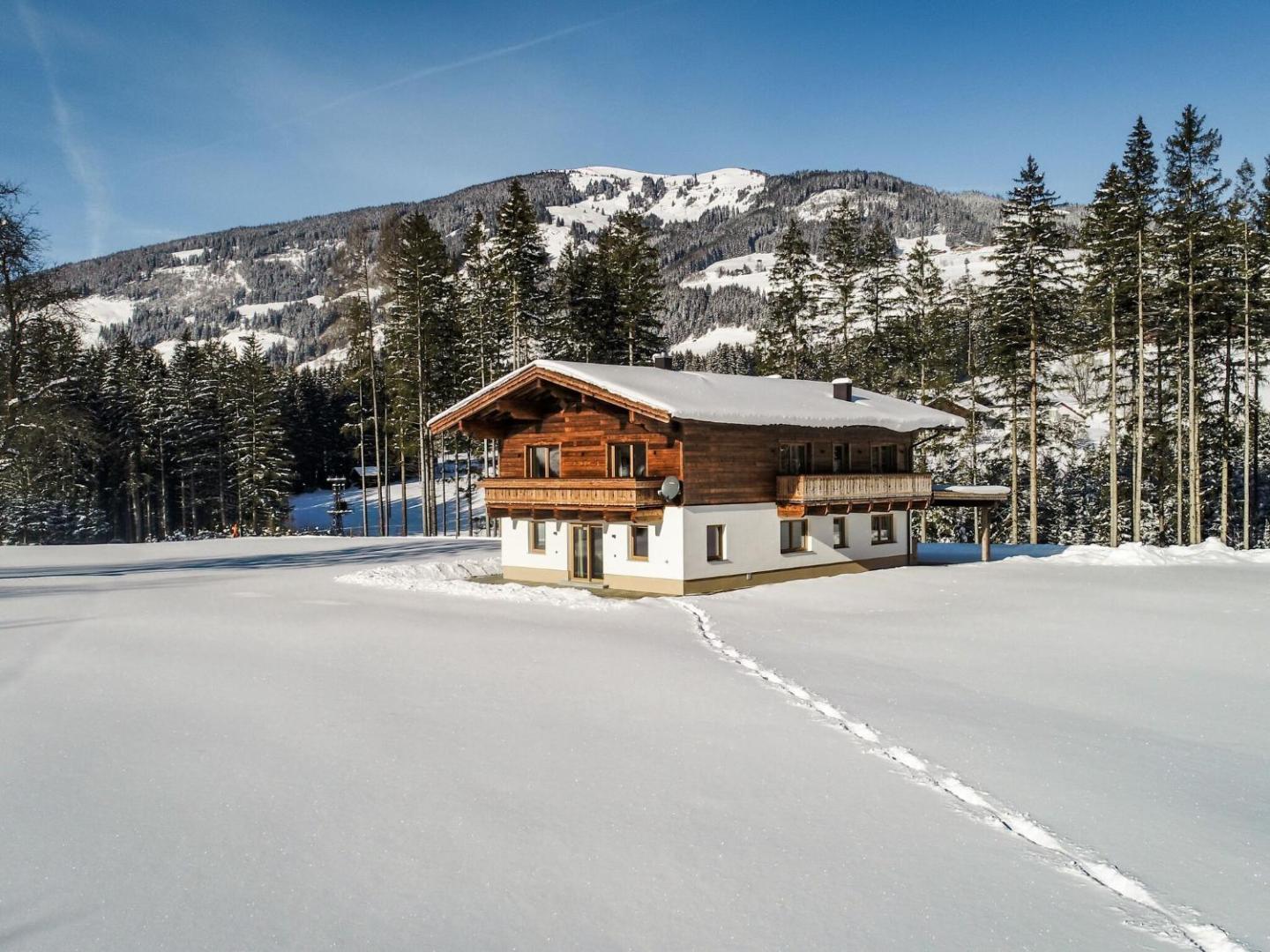 Photo 10 : Chalet in Jochberg with Sauna & Mountain Views
