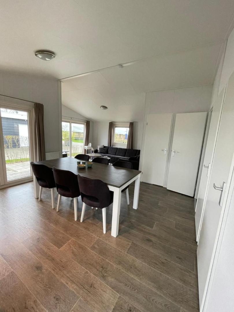 Fotografie 9: Chalet (J09) op gezellige familiecamping bij zee