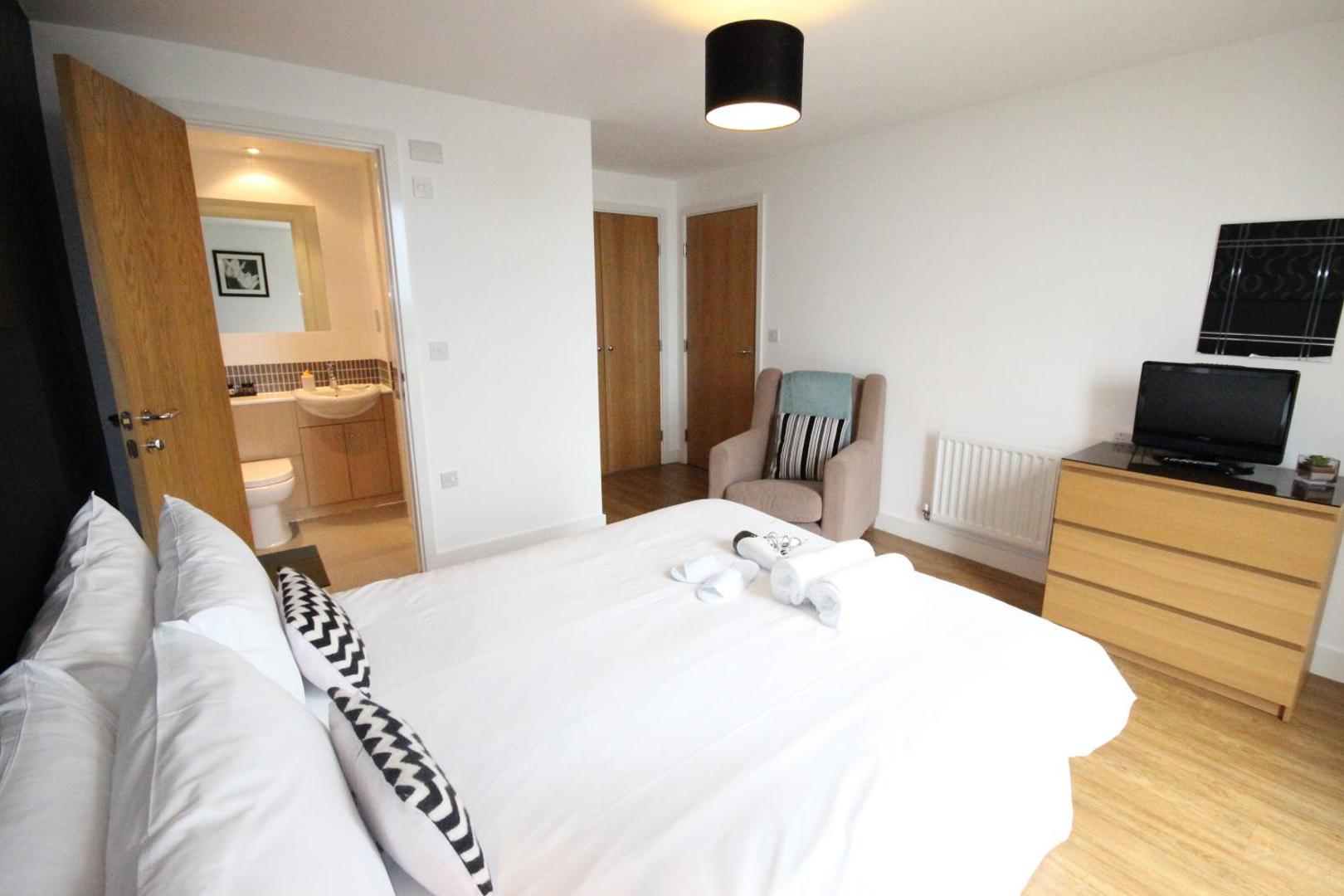 Foto 6: Cotels at Vizion Serviced Apartments, Superfast Broadband, Central Location, Free Parking, Fully Equipped Kitchen